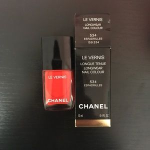 Chanel Nail Polish in 534 Espadrilles